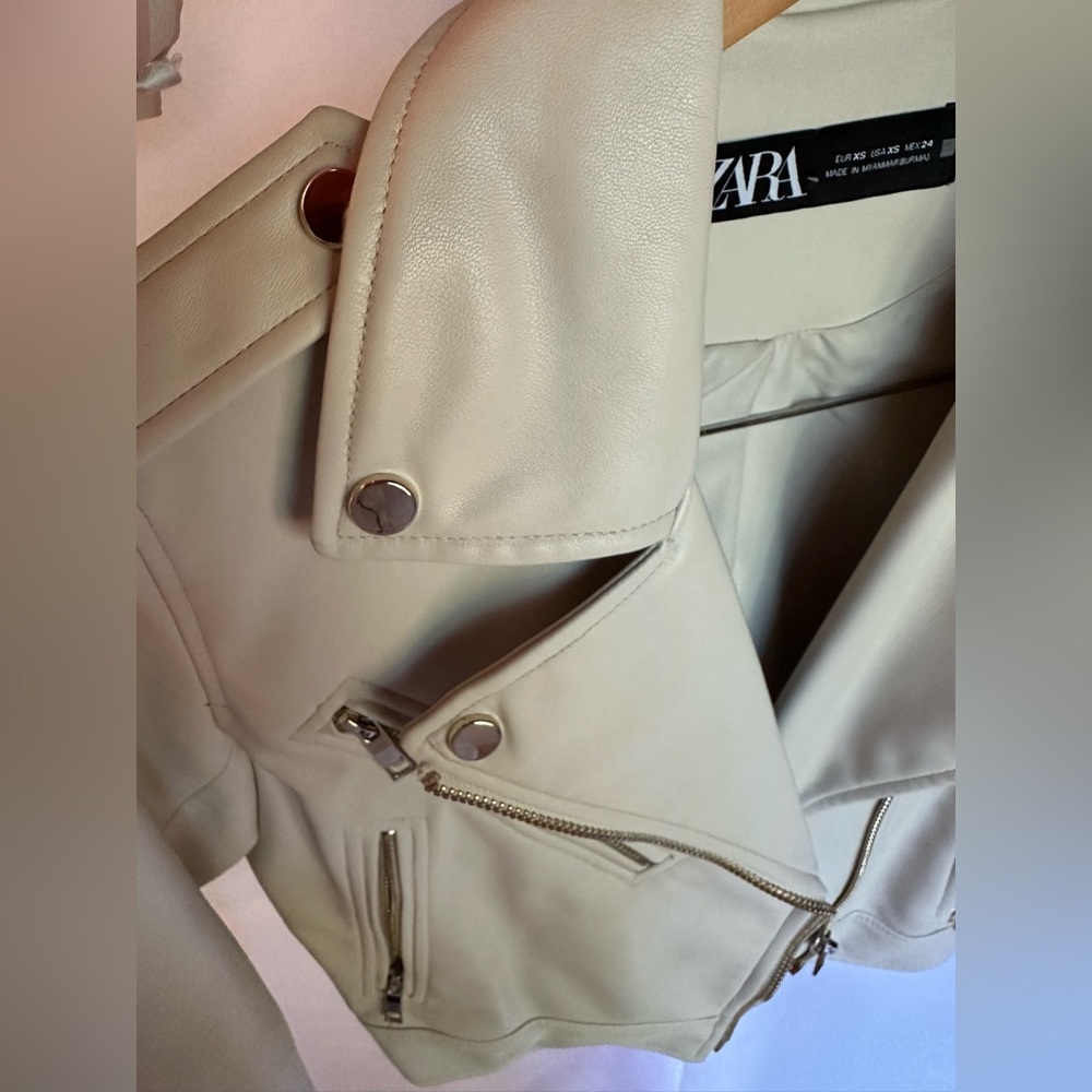 ZARA Faux Leather Moto Jacket XS Cream Beige Biker Style Zippers - Picture 12 of 12